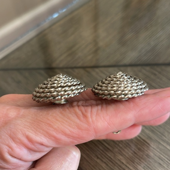 Vintage Spiral Silver-tone Button Clip Earrings - Picture 11 of 14